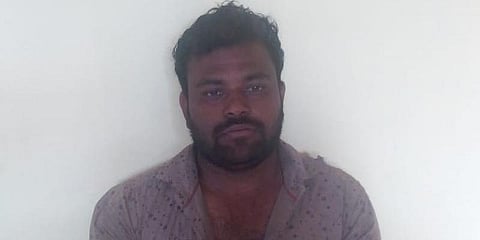 கொடூர முறையில் அப்பாவைக் கொலை செய்த மகன் 