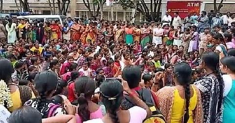 பொள்ளாச்சி பாலியல் கொடூரம் ! கல்லூரி மாணவ மாணவிகள் இன்றும் போராட்டம்