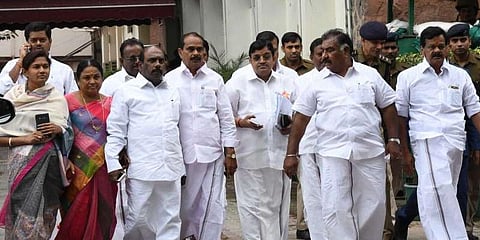 நம்பியவர்களைக் கைவிட்டாரா ஓபிஎஸ்? -  ‘தர்மயுத்தம்’ எம்.பிக்கள் அதிருப்தி