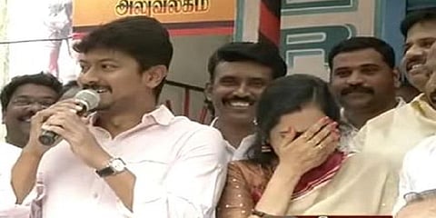 “அழகான வேட்பாளர் தமிழச்சி தங்கபாண்டியன்” - உதயநிதி பரப்புரை   