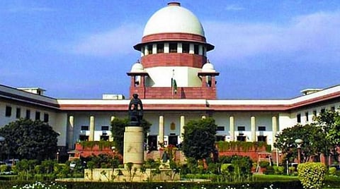 மலைகள், சாலைகளில் அரசியல் விளம்பர பேனர்கள் வைக்க தடை - உச்சநீதிமன்றம்