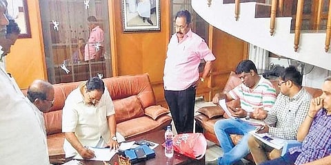 துரைமுருகன் வீட்டில் இருந்து ரூ.10 லட்சம் பறிமுதல் ?