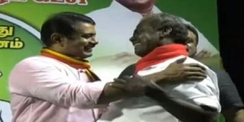 சீமான் பேச்சை கேட்டு ரசித்த நாகப்பட்டினம் கம்யூனிஸ்ட் வேட்பாளர் 