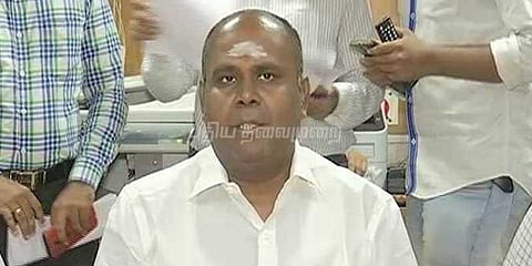 எம்.எல்.ஏ விடுதி சோதனை - ஆர்.பி.உதயகுமாருக்கு வருமானவரித்துறை சம்மன்