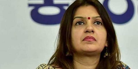 காங்கிரஸ் செய்தி தொடர்பாளர் பிரியங்கா திடீர் விலகல்!