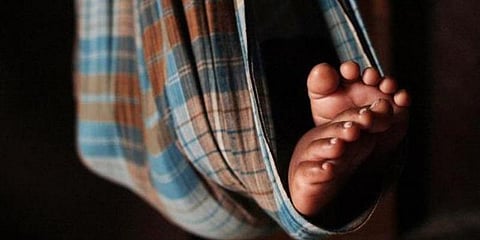வெளிநாடுகளுக்கும் குழந்தை விற்பனை? வழக்கறிஞர் பரபரப்பு புகார்