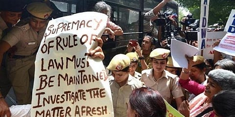 தலைமை நீதிபதி மீதான பாலியல் புகாரில் ஏன் இத்தனை அவசரம் - தொடரும் போராட்டம்?