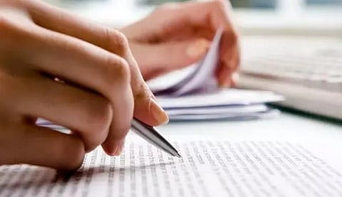 மதிப்பெண் குறைந்த மகனை தட்டிக் கொடுத்த அம்மா - ஃபேஸ்புக் வைரல்