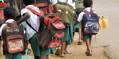 இடஒதுக்கீட்டில் விண்ணப்பிக்‌‌க முடியாத நிலை - பள்ளி இணைய தளங்கள் முடக்கப்படுவதாக புகார்