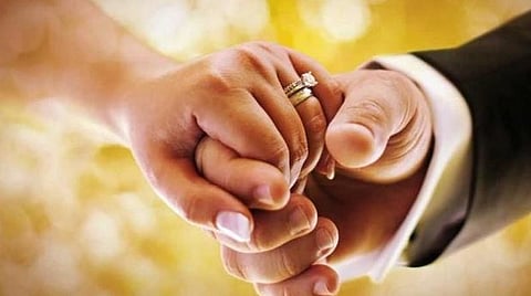 கொலை குற்றவாளிக்கும் வாதாடிய வழக்கறிஞருக்கும் மலர்ந்த காதல் !