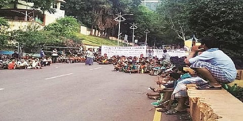 சுரங்க தொழிற்சாலைக்கு எதிராக திரண்ட 10 ஆயிரம் பழங்குடி மக்கள் 