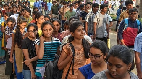 இருமுறைக்கு மேல் நீட் எழுதியவர்களே அதிகம் தேர்ச்சி