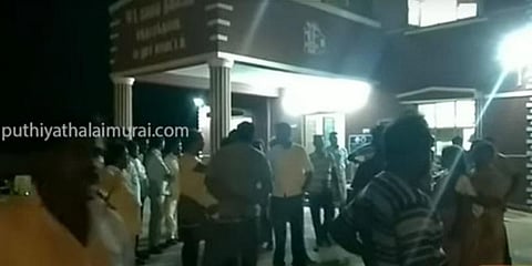 ஃபேஸ்புக்கில் அவதூறு பரப்பியதாக தேடப்பட்ட கடலூர் இளைஞர் சரண்  