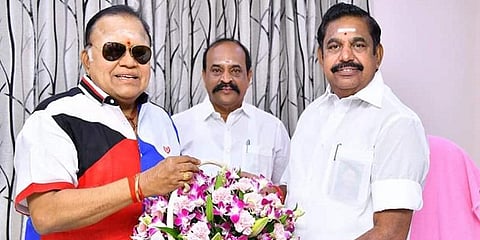 அதிமுகவில் மீண்டும் இணைந்தார் நடிகர் ராதாரவி 