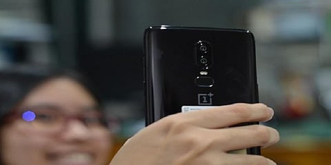 பயனர்களின் பாதுகாப்பை கேள்விக்குறியாக்கும் ஒன் பிளஸ்!
