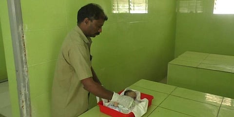 சாக்கில் கட்டிய நிலையில் பெண் சிசு... அரியலூர் அருகே மீட்பு..!
