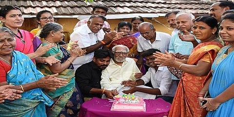 110 வது பிறந்த நாள் கொண்டாடிய எவர் கிரீன் தாத்தா !