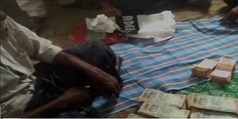 இறந்து கிடந்த பிச்சைக்காரரிடம் இருந்த 3 லட்சம் ரூபாய் 