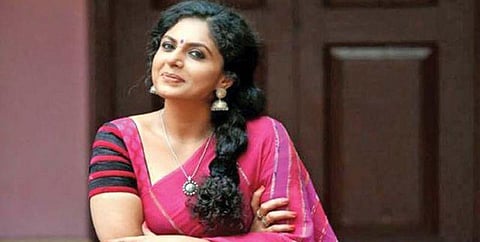 பட விளம்பரத்துக்காக இப்படி செய்யலாமா? ’பாபநாசம்’ நடிகை மீது புகார்!