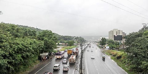 அதிகமாக வரி கட்டுபவர்களின் பெயர்களில் சாலைகள், கட்டடங்கள் : பொருளாதார ஆய்வறிக்கை பரிந்துரை