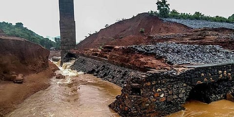 ’அணை உடைய நண்டுதாங்க காரணம்’: அமைச்சர் பேச்சால் சர்ச்சை