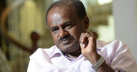 கர்நாடகாவில் 12 எம்எல்ஏக்கள் ராஜினாமா? -  வெடித்தது அரசியல் குழப்பம்