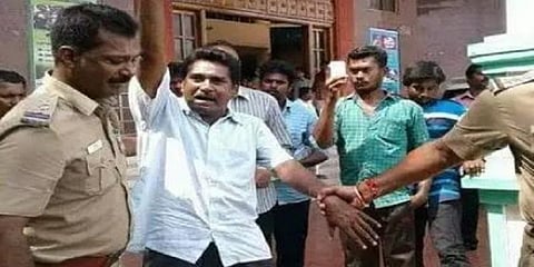  “ஆந்திராவில் முகிலனை போலீசார் அடைத்து வைத்திருக்கலாம் என நினைக்கிறேன்” - மனைவி பூங்கொடி