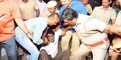 இரவோடு இரவாக சிறையில் அடைக்கப்பட்ட முகிலன் 