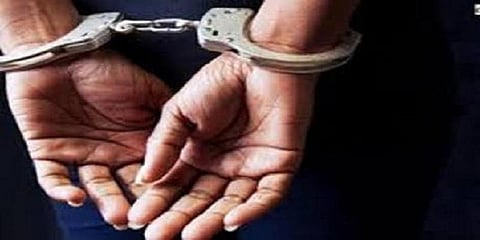 போலீசாரை கேலி செய்து டிக்டாக் - 3 பேர் கைது 