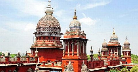பள்ளி வாகனங்களில் ஜிபிஎஸ் மற்றும் சிசிடிவி: தமிழக அரசுக்கு உயர்நீதிமன்றம் உத்தரவு
