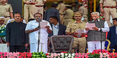 நாளை மதியத்திற்குள் நம்பிக்கை வாக்கெடுப்பு நடத்துங்கள் - குமாரசாமிக்கு ஆளுநர் கடிதம்