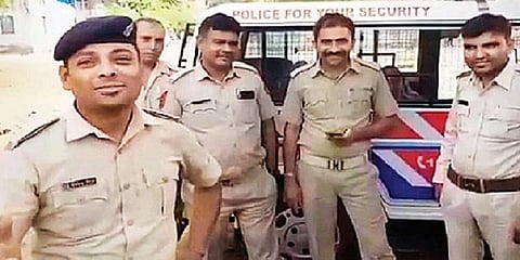 மோடியின் குரலை வைத்து ‘டிக்டாக்’ வீடியோ வெளியிட்ட 5 காவலர்கள் 