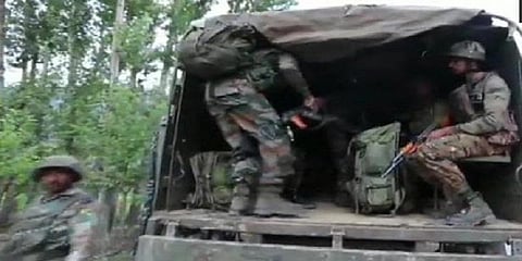 ஜம்மு- காஷ்மீரில் 2 பயங்கரவாதிகள் சுட்டுக்கொலை 