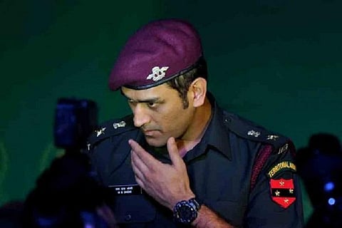 சுதந்திர தினத்தன்று  லடாக்கில் தேசியக் கொடியை ஏற்றுகிறார் தோனி?