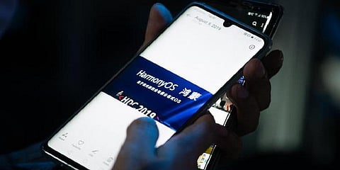 ஆண்ட்ராய்டுக்குப் போட்டியாக சீன நிறுவனத்தின் புதிய இயங்கு தளம் 