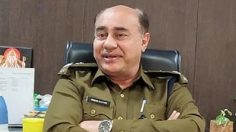 துப்பாக்கியால் சுட்டுக் கொண்டு காவல் ஆணையர் தற்கொலை 
