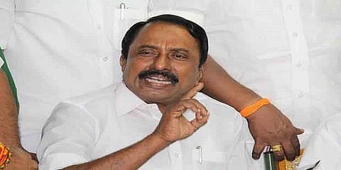 சாதியை அடையாளப்படுத்த கைகளில் கயிறுகள்? - பள்ளிகளே சரிபார்க்கும் என செங்கேட்டையன் கருத்து