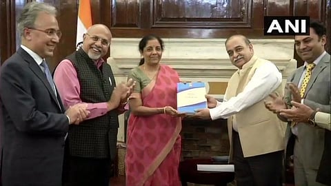 நேரடி வரிக்கான புதிய அறிக்கை நிர்மலா சீதாராமனிடம் ஒப்படைப்பு 