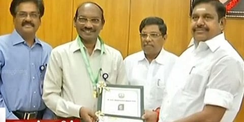 சிவனுக்கு அப்துல்கலாம் விருதை வழங்கினார் முதல்வர் 