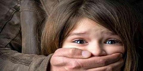 கஞ்சா போதையில் பள்ளிக்குழந்தைகளை கடத்திய நபர் கைது 