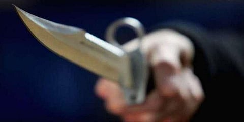 சென்னையில் தந்தை, மகனுக்கு கத்தி குத்து - மதுபோதையில் இளைஞர்கள் அத்து மீறல்