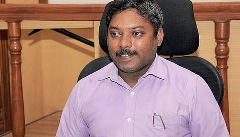 ஜனநாயகம் சமரசத்திற்கு உள்ளாக்கப்படுகிறது: பணியை துறந்த மற்றொரு ஐஏஎஸ் அதிகாரி