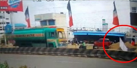 பேனர் தொடர்பான புகார்களை பொதுமக்கள் தெரிவிக்கலாம் !