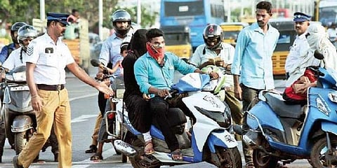 விதிகளை மீறியதாக 2 நாட்களில் ஒரு லட்சத்து 54 ஆயிரம் வழக்குகள் பதிவு 