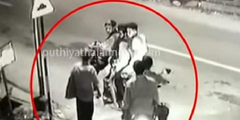 சிசிடிவியில் பதிவான வழிப்பறி முயற்சி - போலீசார் விசாரணை 