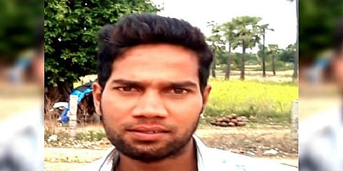 சிதையில் தள்ளி இளைஞரை கொன்றதாக புகார் -போலீசார் விசாரணை 