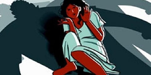 காதலியை நண்பர்களுடன் சேர்ந்து கூட்டு பாலியல் வன்கொடுமை ! 4 பேர் கைது