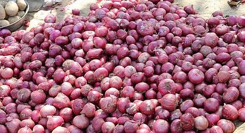 சென்னையில் ஒருகிலோ வெங்காயத்தின் விலை 62 ரூபாய்