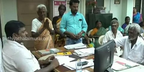 “ஒரு வேளை சோறு” - கையேந்தி நின்ற பெற்றோர்கள் 