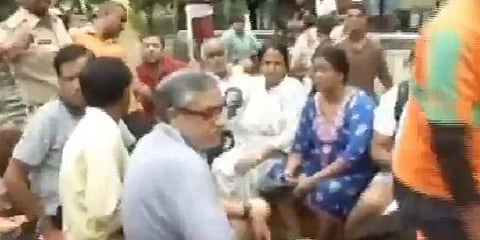 பாட்னா வீட்டில் இருந்து மீட்கப்பட்டார் பீகார் துணை முதல்வர் 